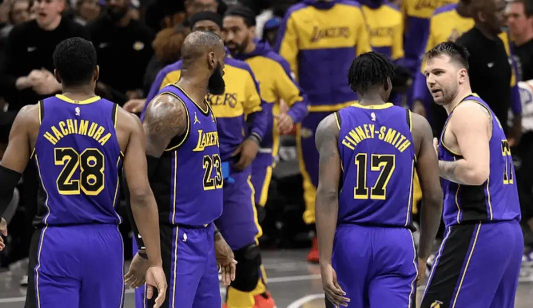 湖人队战罢落败，前锋组合难以挽回颓势