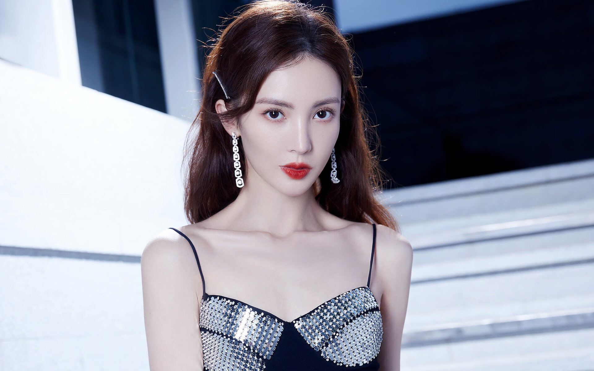 北美洲的月光下，格列兹曼化身沉默英雄