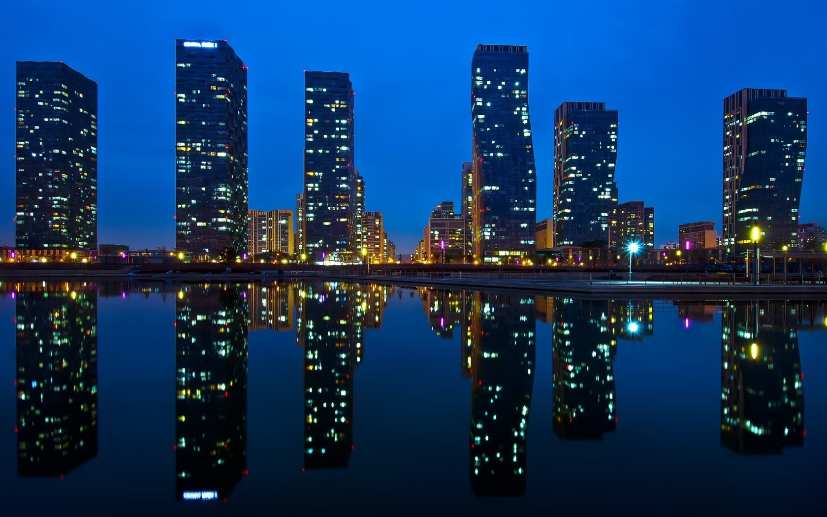 浓眉阴影下的东部绞杀战,一支笔如何击溃两支球队的算盘?