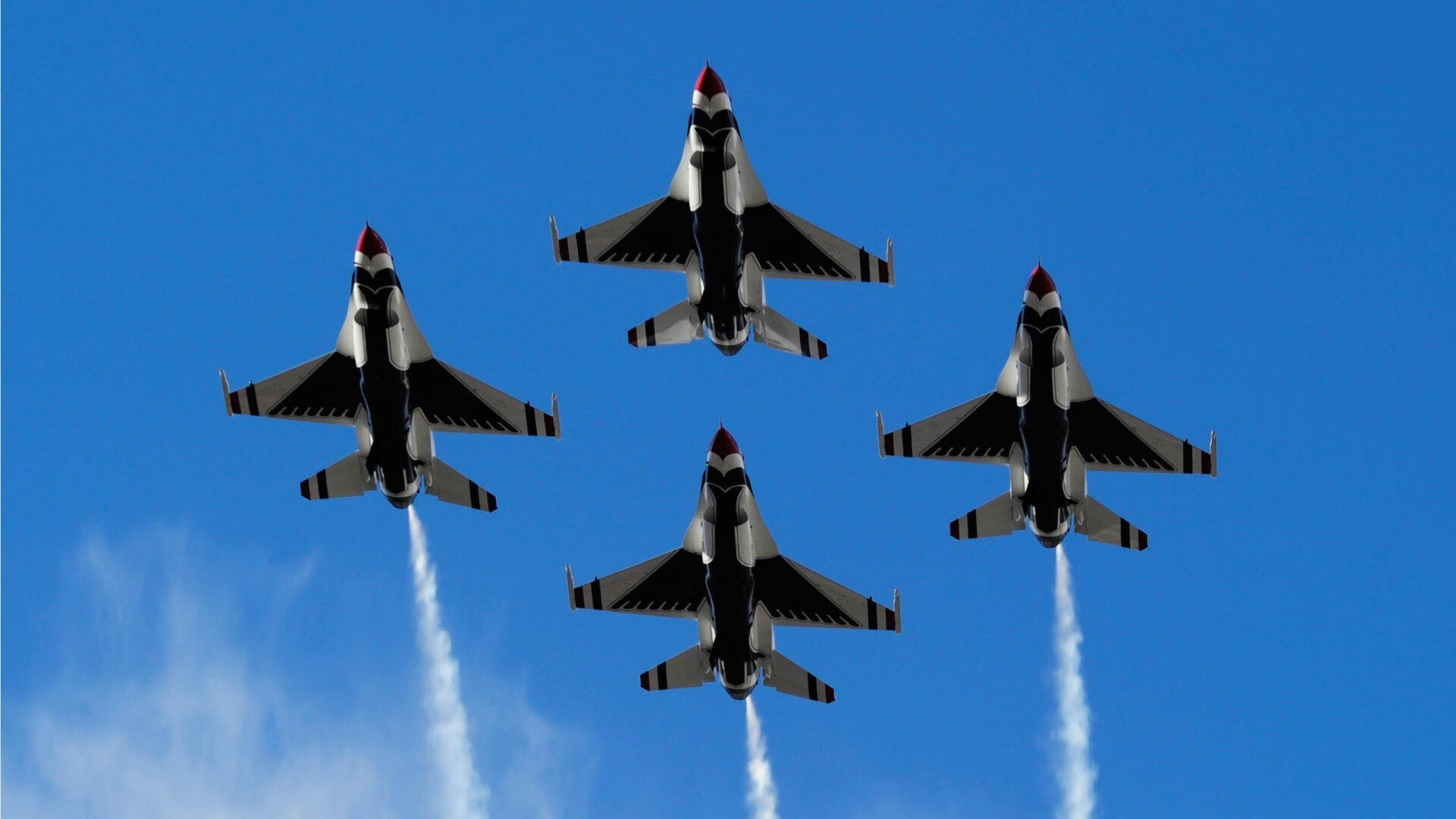 欧冠半决赛之夜，被铲断的弧线，与一位防线诗人的加冕礼